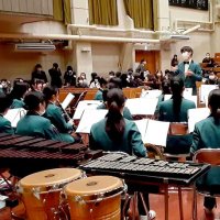 生徒たちの生演奏も聖夜の雰囲気を演出