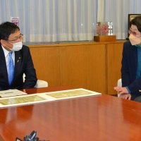 全国ターゲットバードゴルフ　坂内さん２部門Ｖ報告　千葉市訪問「次の大会へ頑張る」