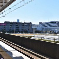 駅前に直結するイオンモール幕張新都心＝２２日、千葉市美浜区の幕張豊砂駅