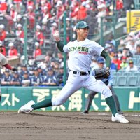 高知戦で完投した専大松戸の平野＝甲子園