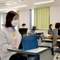 震災の紙芝居中国語に　神田外語大生ら翻訳　「世界中で考える機会を」