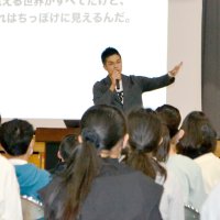 「世界で活躍する大人に」　千葉大付属中　経営者・是永氏が講演