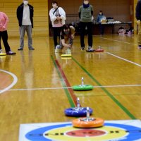 子どもから９１歳まで　力合わせ心地よい汗　松戸でカローリング大会