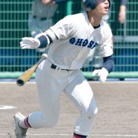 横芝敬愛－銚子商　３回裏銚子商無死二塁、押本が右越え２点本塁打を放つ＝成田大谷津