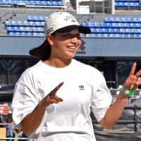 スケートボード女子ストリートの予選。１本目を終え、笑顔を見せる西矢選手＝１２日午後、千葉市美浜区のＺＯＺＯマリンスタジアム