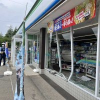 【速報】コンビニに車突っ込む　千葉・香取のファミリーマート