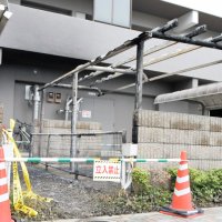 マンション駐輪場でまた不審火、バイク焦げる　連続放火か　現場にはボンベのようなもの　浦安