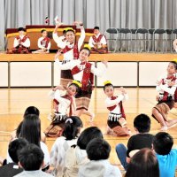 タイから友がやってきた　４年ぶり「こども親善大使」　八千代台小、書道や舞踊交流