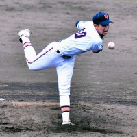 木更津総合─昌平　先発し８回途中２失点と好投した木更津総合の千葉＝保土ケ谷