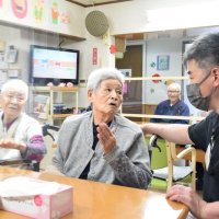 ＜コロナ５類移行１カ月＞　見えぬ感染拭えぬ不安　高齢者施設や医療機関