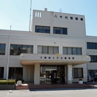 歩道で女性の体触る　強制わいせつ疑い、５９歳の男を逮捕　八千代署