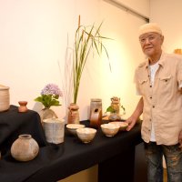 ぬくもりあふれる器　花とともに６０点紹介　鵜澤さん、千葉市で個展