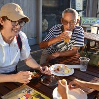 観光案内所にビアガーデン　ＪＲ横芝駅前で乾杯　お笑い芸人もぐもぐピーナッツ考案「ネギ☆チン☆ポン」も