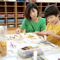 廃品でおもちゃ、アート　柏・麗澤幼稚園　４５家族ＳＤＧｓ楽しく学ぶ