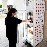 賞味期限近づいた食品、半額で買えます　食品ロス削減へ無人販売機設置　勝浦市