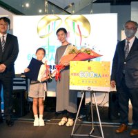 来館者６００万人達成　小学２年生、徳良さん（美浜区）に記念品　千葉市科学館