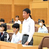 中学生議員鋭く質問　地域課題や学校テーマに　成田市内１１校の２４人