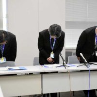 高校の更衣室に小型カメラ　盗撮の３０代教諭を懲戒免職　未成年に性的言動を繰り返した２０代教諭も　千葉県教委