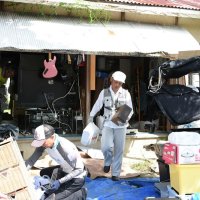 ボランティア本格始動　各地から続々集結　家財搬出、清掃に汗　台風１３号大規模浸水被害の茂原