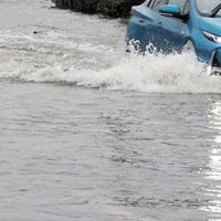 【速報】大雨で道路陥没　車両通行止めに　床上など建物浸水１１件　柏市に大雨・洪水警報