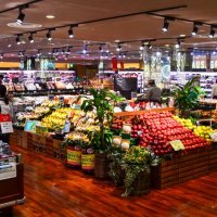 ビート地下１階に開店したベイシア　Ｆｏｏｄｓ　Ｐａｒｋの売り場＝２５日、船橋市