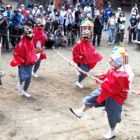 ３匹の獅子が太鼓を打ち鳴らしながら舞った「羯鼓舞」