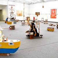 ジャンル問わない多彩な表現　千葉で「ｎｅｗｂｏｒｎ荒井良二」展　幸せ目指す子ども作品に