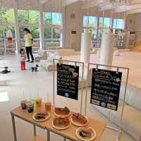 子供を遊ばせながら併設するカフェで仕事ができる「プレイカフェ」＝鋸南町