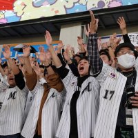 熱い声援、千葉ロッテナイン鼓舞　ファン「再び下克上を」　プロ野球クライマックスシリーズ