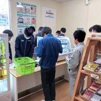 生徒運営のコンビニ「ＳｍｉｌｅＭａｒｔ」開店　市川大野高等学園校舎内で　発注や接客など特支生が担当　地域に開放も