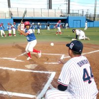 ヤクルト３選手が熱心指導　浦安で少年野球教室