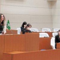 「ロシアは国を奪わないで」　ウクライナから避難移住１年　オルガ・ナセドキナさん　鎌ケ谷市議場で切実訴え　支援に感謝