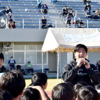 小学生が全力プレー　印西でラグビーまつり　東葛の選手と交流も