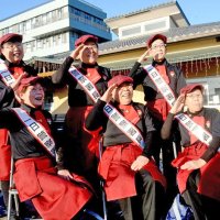 年越し、詐欺ご注意を／園児に交通安全教室　山武　ＢａＢａピザ店主ら一日署長