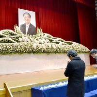 千葉大で大学葬と献花　在任中死去の中山俊憲学長