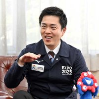 大阪万博のＰＲをする大阪府の吉村知事＝２２日、千葉市中央区