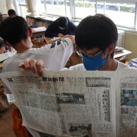「学び」「世の中」つなぐ　鴨川市立天津小湊小学校　【ＮＩＥ報告　千葉県内実践校の取り組み】
