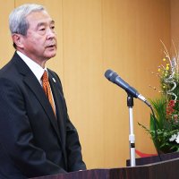 羽田空港で発生した事故について言及する成田国際空港会社の田村社長＝４日、成田市