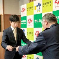 「先生が通りかからなければ…」　強盗致傷事件、逮捕に貢献　鎌ケ谷小教諭へ感謝状　犬の散歩中に目撃　柏署