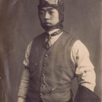 奈良原三次の助手時代で２０歳の伊藤音次郎（井上和子氏蔵）