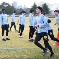 開幕ダッシュへ　成田で合宿　Ｊ３ヴァンラーレ八戸　２年ぶり、千葉県内企業が激励