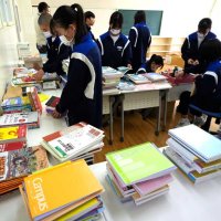「一緒に前へ進もう」被災地・輪島の中学生へ学用品　勝浦中生が募金活動で送る　能登半島地震　応援メッセージ添え