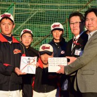 長生高野球部に球１０ダース寄贈　床枝衣料工業、千葉興銀