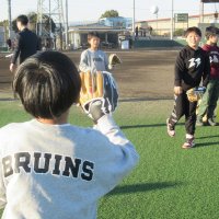 大谷翔平グローブ市川に到着　児童ら「野球、しようぜ！」