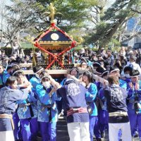 【子ども新聞　週刊ちばにち家】　卒業生がわっしょい！　みこし担ぎ「最高の思い出」　白子中　（２０２４年３月７日号）
