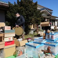 空き家片付け交流深める　勝浦　移住希望者と地元住民ら