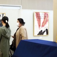 中尾彬さん寄贈品公開　自ら描いた絵含む全３８点　木更津でコレクション展　３０日まで
