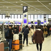 成田２月旅客３１０万人　初のコロナ前比９割超