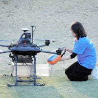 ドローンでＡＥＤ自動運搬　ゴルフ場など広い場所での迅速救助へ　千葉大などが実証実験