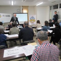学ぶ、使う、得をする　７５歳以上のスマホ利用　市川市が本格支援